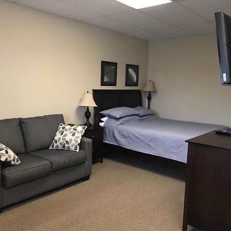 קלרנוויל Riverview Suites מראה חיצוני תמונה
