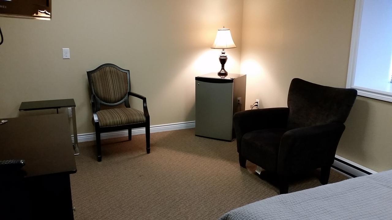 קלרנוויל Riverview Suites מראה חיצוני תמונה