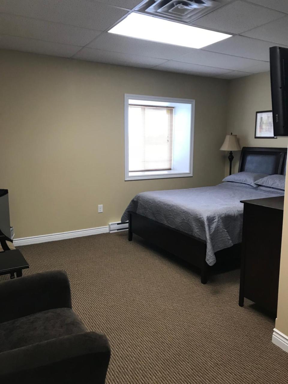 קלרנוויל Riverview Suites מראה חיצוני תמונה